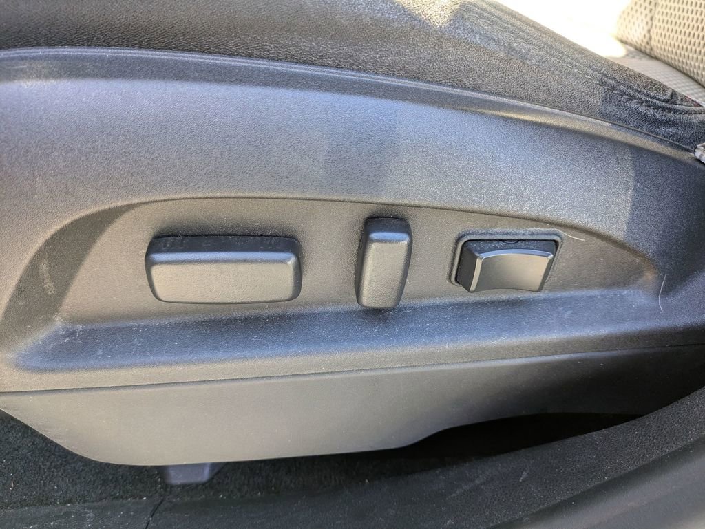 Used 2015 Chevrolet Equinox LT w/ Driver Convenience Package image 16