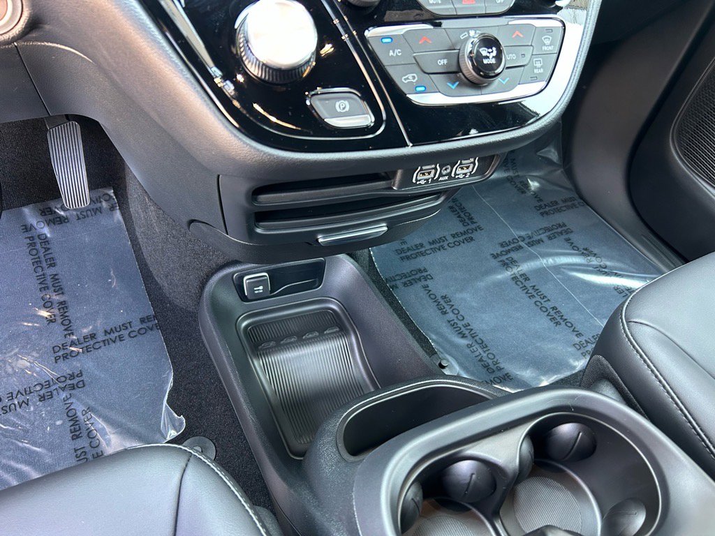 New 2025 Chrysler Voyager LX image 20