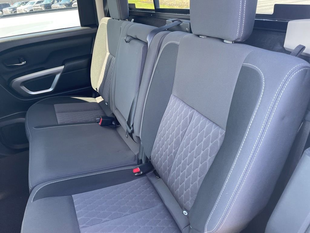 Used 2022 Nissan Titan SV RWD image 4