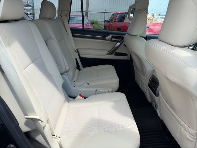 Used 2021 Lexus GX 460 Premium w/ Accessory Package AWD/4WD image 31