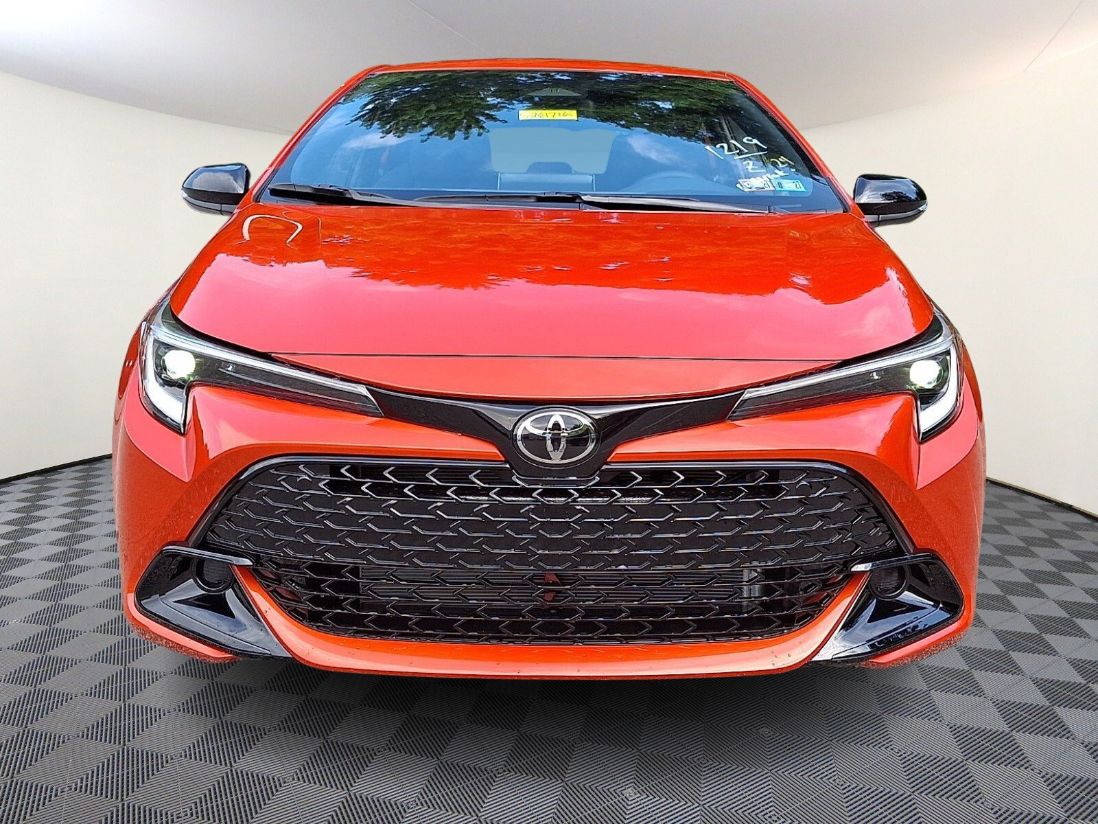 Used 2026 Toyota Corolla SE FWD image 2