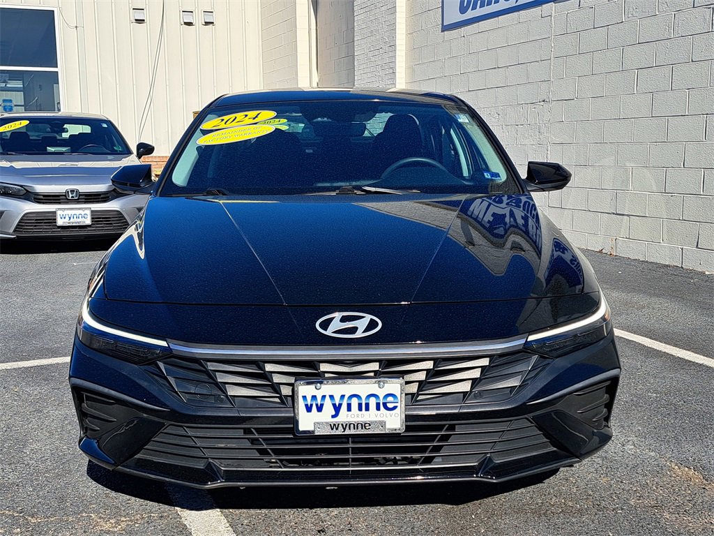 Used 2024 Hyundai Elantra SEL image 2
