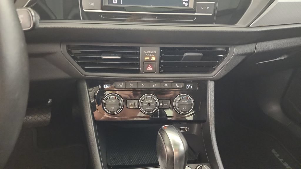 Used 2019 Volkswagen Jetta SE FWD image 16