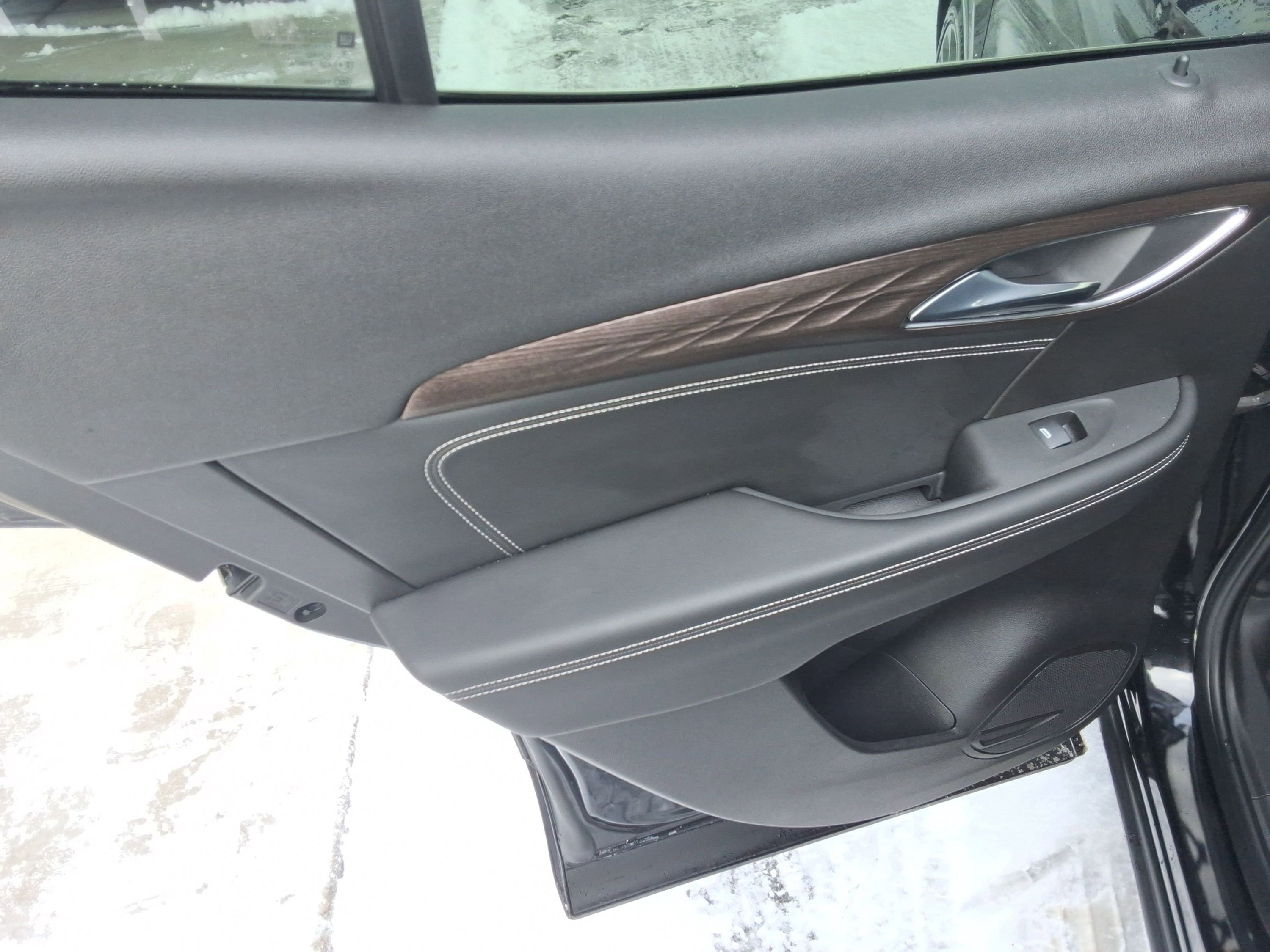 Used 2023 Buick Envision Avenir image 22