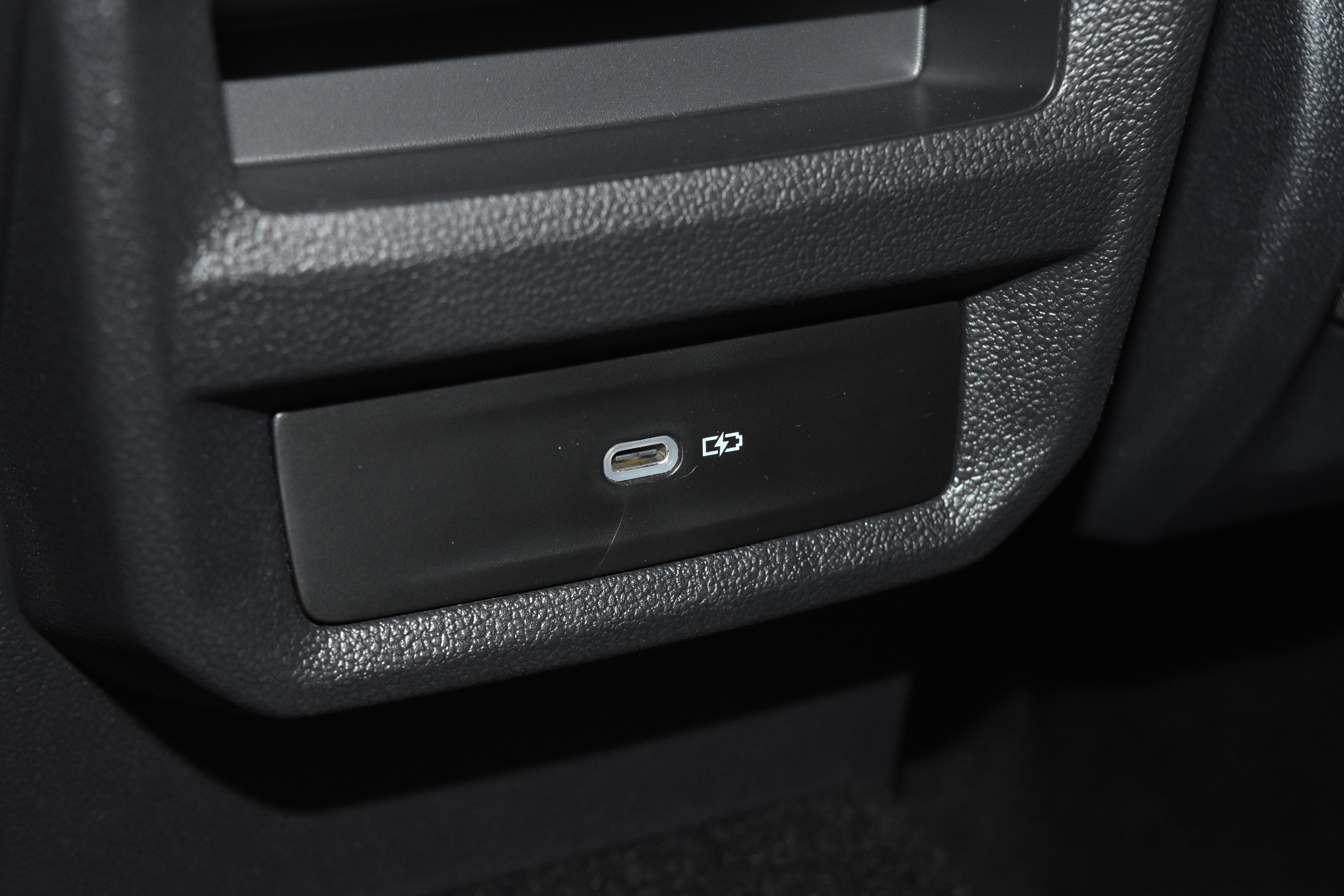 New 2025 Volkswagen Taos SE image 17