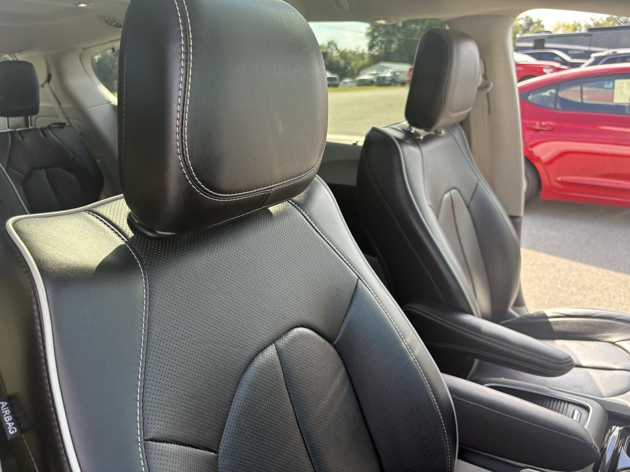 Used 2024 Chrysler Pacifica Limited FWD image 42