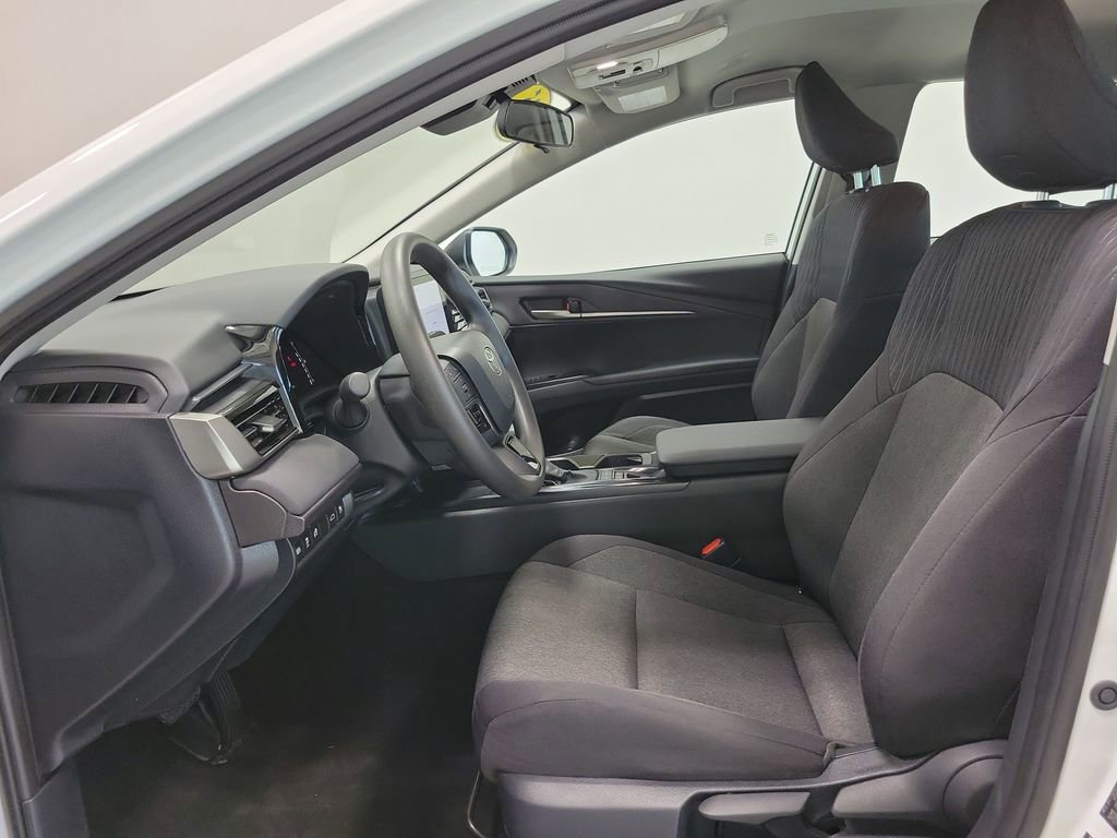 Used 2025 Toyota Camry LE FWD video 2