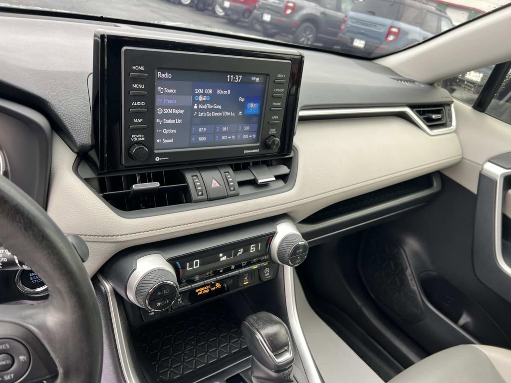 Used 2020 Toyota RAV4 XLE Premium image 29