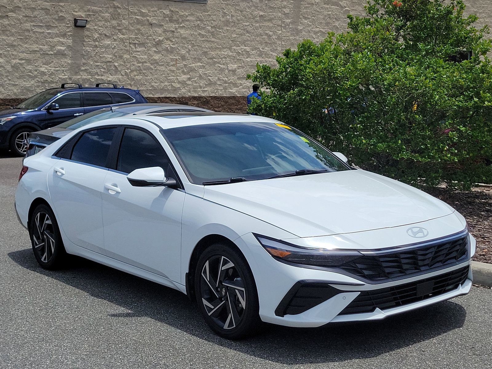 Used 2024 Hyundai Elantra Limited FWD image 1