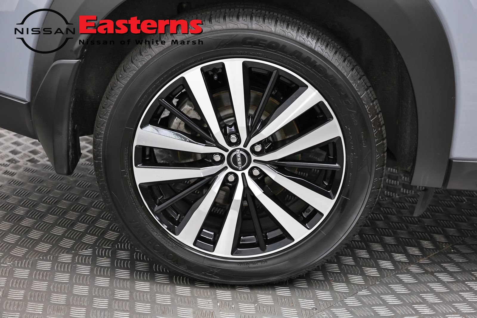 Used 2024 Nissan Pathfinder Platinum w/ Black Appearance Package AWD/4WD image 33