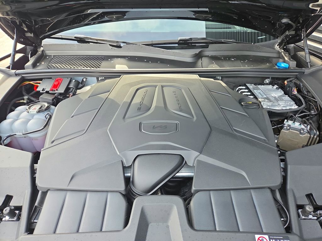 Certified 2025 Porsche Cayenne Coupe image 32