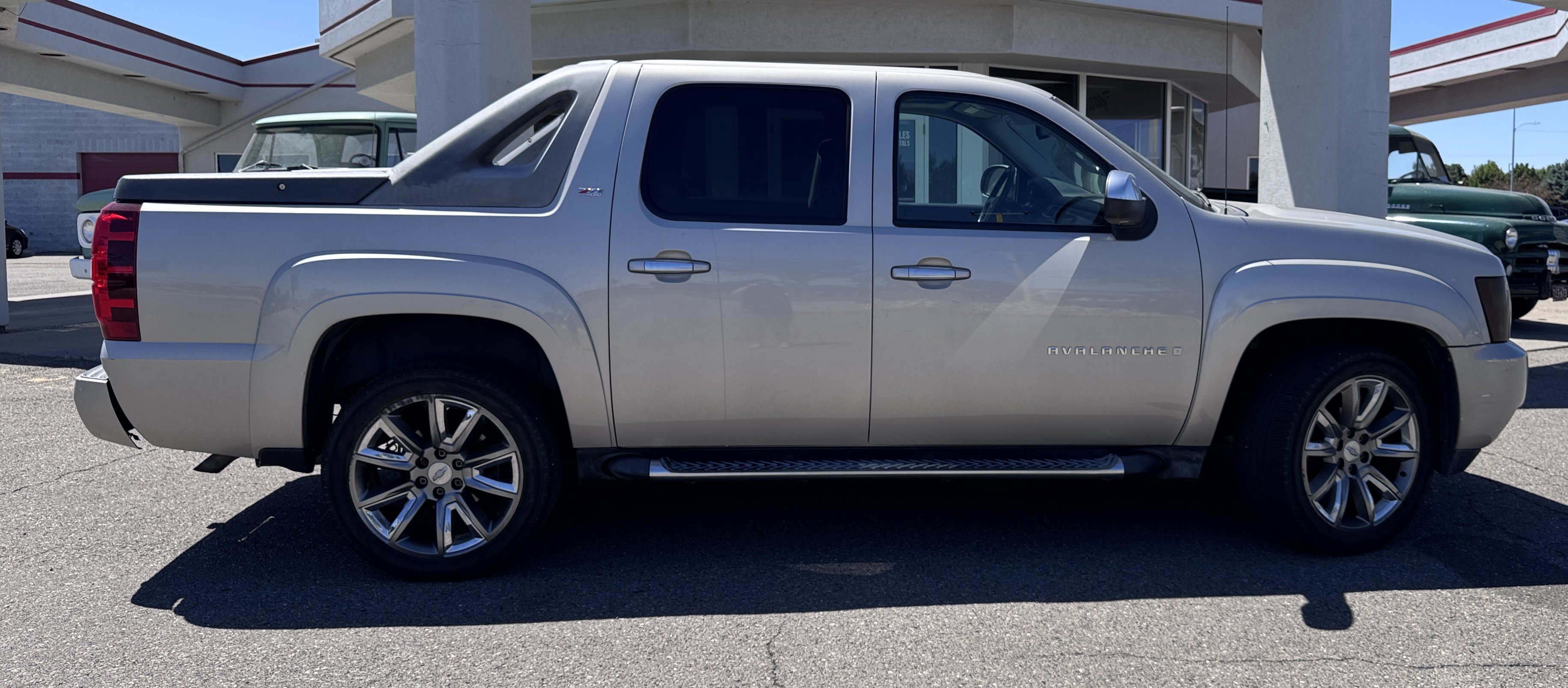 Used 2007 Chevrolet Avalanche LT w/ LT Preferred Equipment Group AWD/4WD image 9