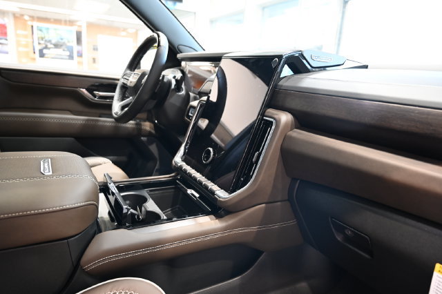 New 2026 GMC Yukon XL Denali Ultimate AWD/4WD image 17