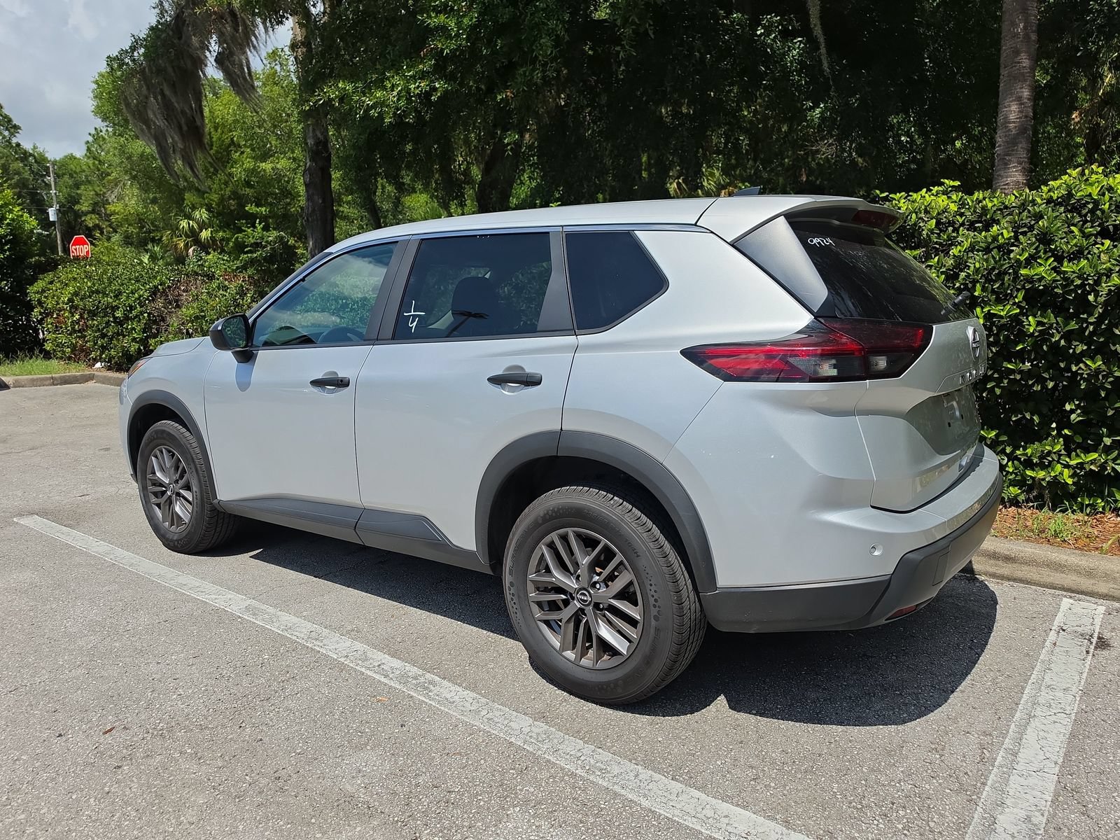 Used 2024 Nissan Rogue S AWD/4WD image 5