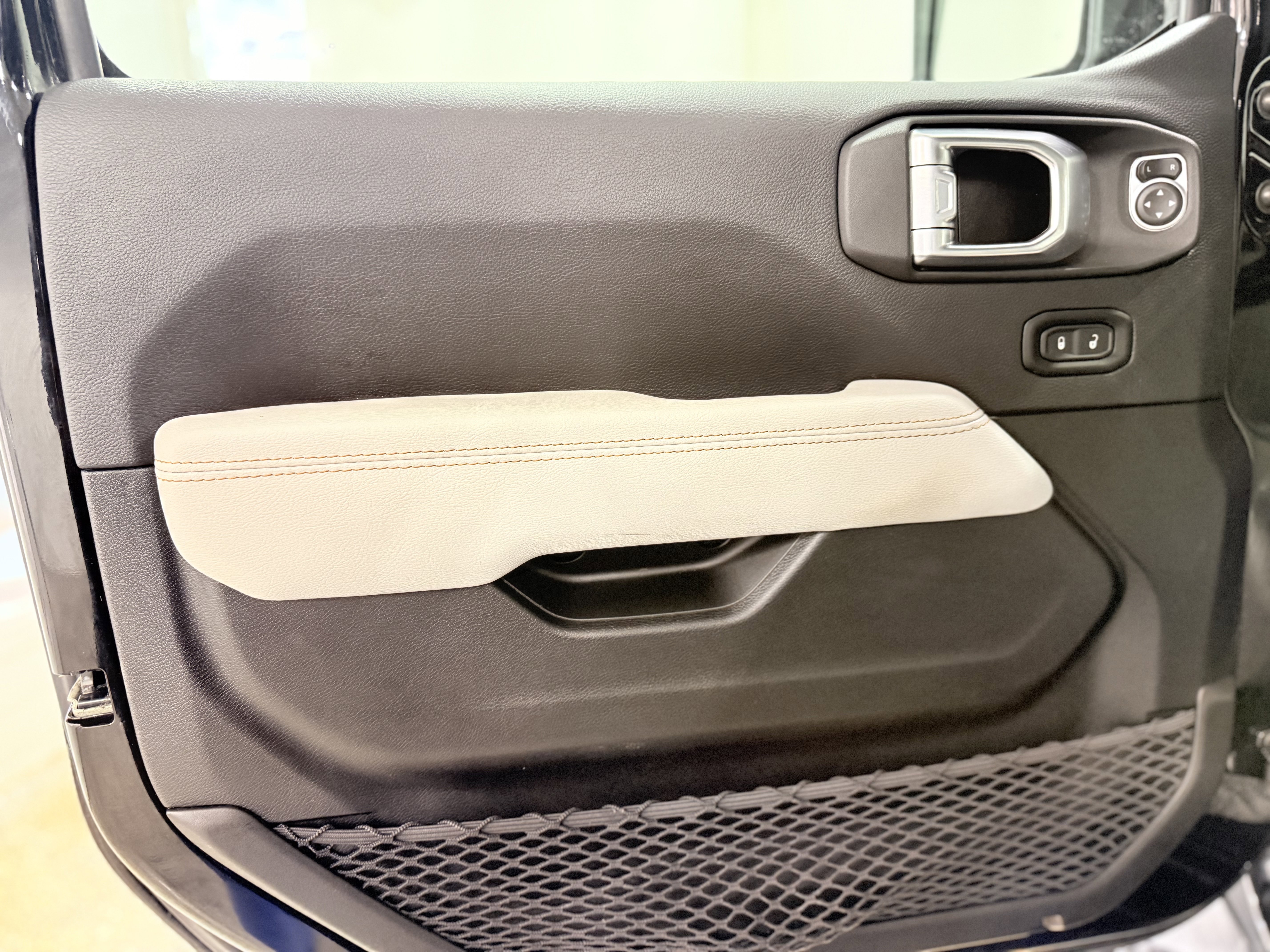 Used 2022 Jeep Wrangler Unlimited Sahara image 13