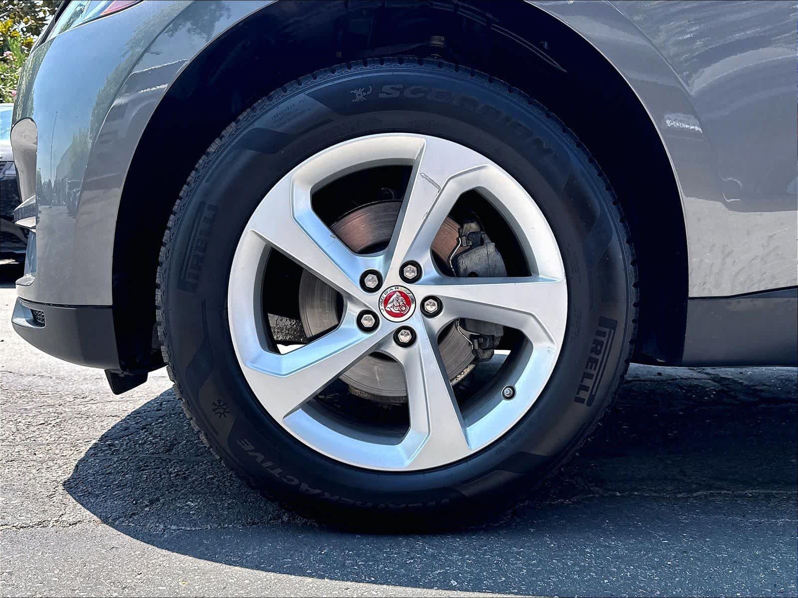 Used 2019 Jaguar F-PACE Premium AWD/4WD image 9