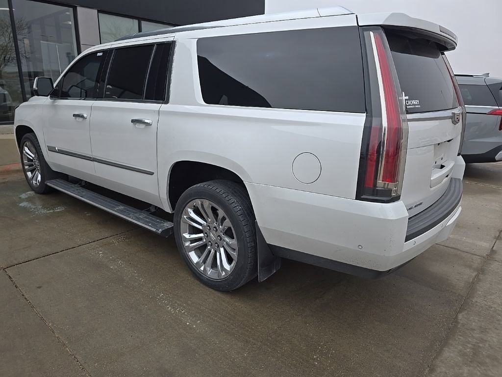 Used 2019 Cadillac Escalade ESV Premium Luxury image 4