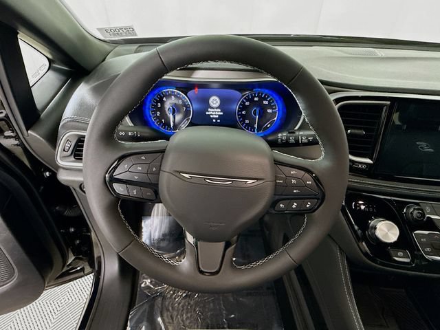 New 2027 Chrysler Pacifica Limited FWD image 11
