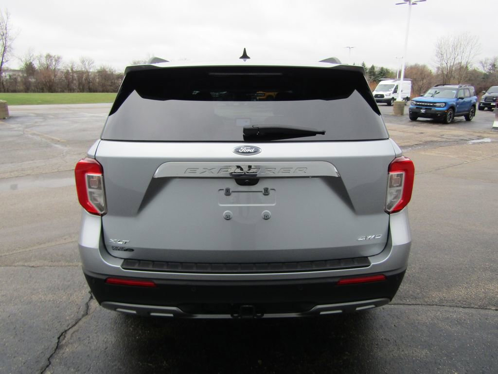 Used 2024 Ford Explorer XLT w/ Equipment Group 202A AWD/4WD image 5