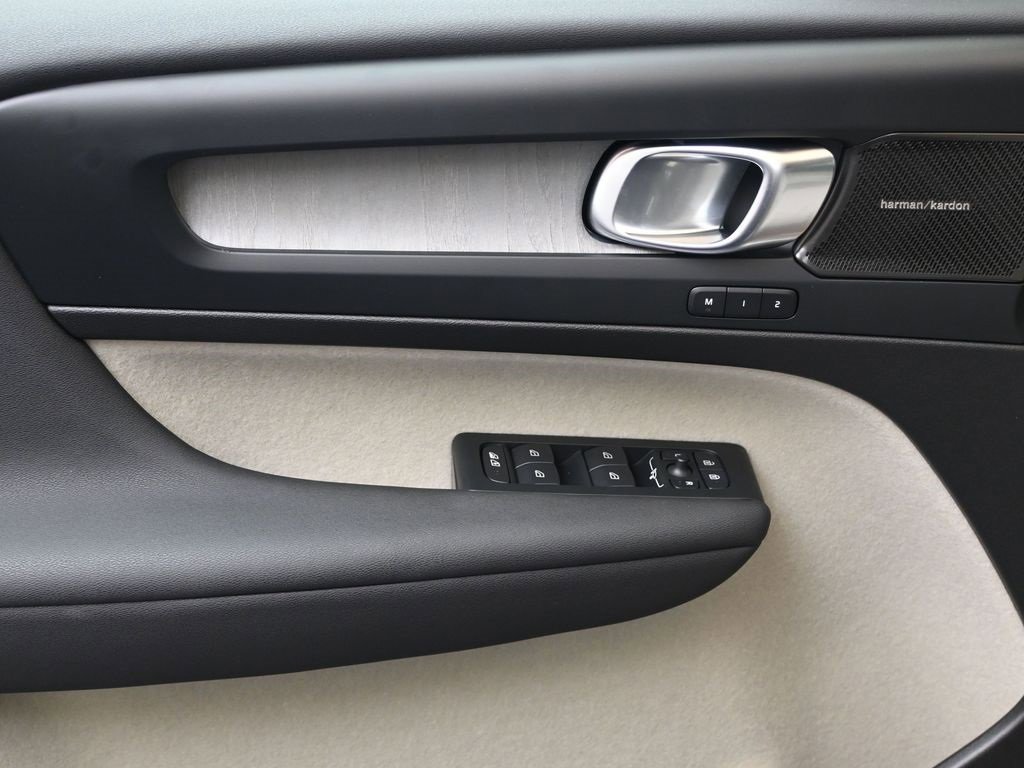 New 2026 Volvo XC40 B5 Ultra w/ Protection Package Premier image 21