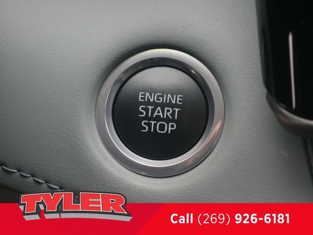Used 2024 Toyota Highlander Limited AWD/4WD image 30