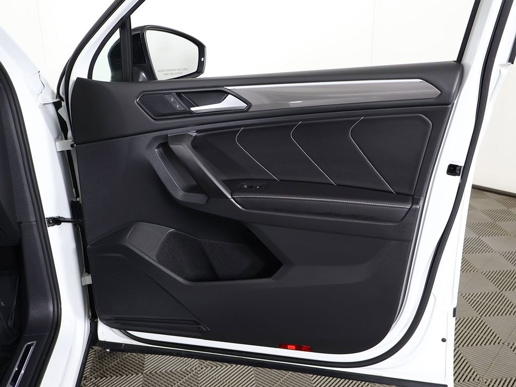 Used 2022 Volkswagen Tiguan SE R-Line image 25