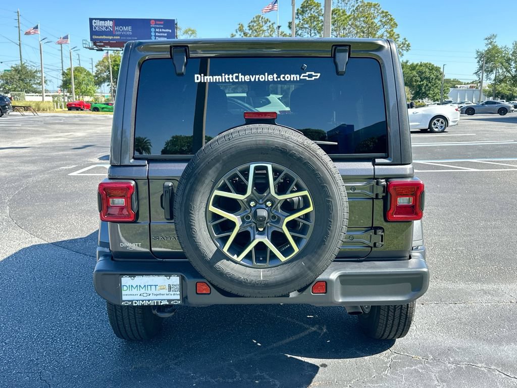 Used 2025 Jeep Wrangler Unlimited Sahara AWD/4WD image 6