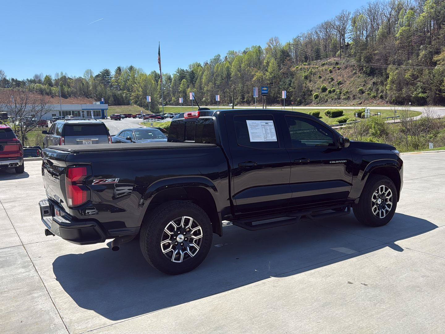 Used 2023 Chevrolet Colorado Z71 w/ Z71 Convenience Package 2 AWD/4WD image 5