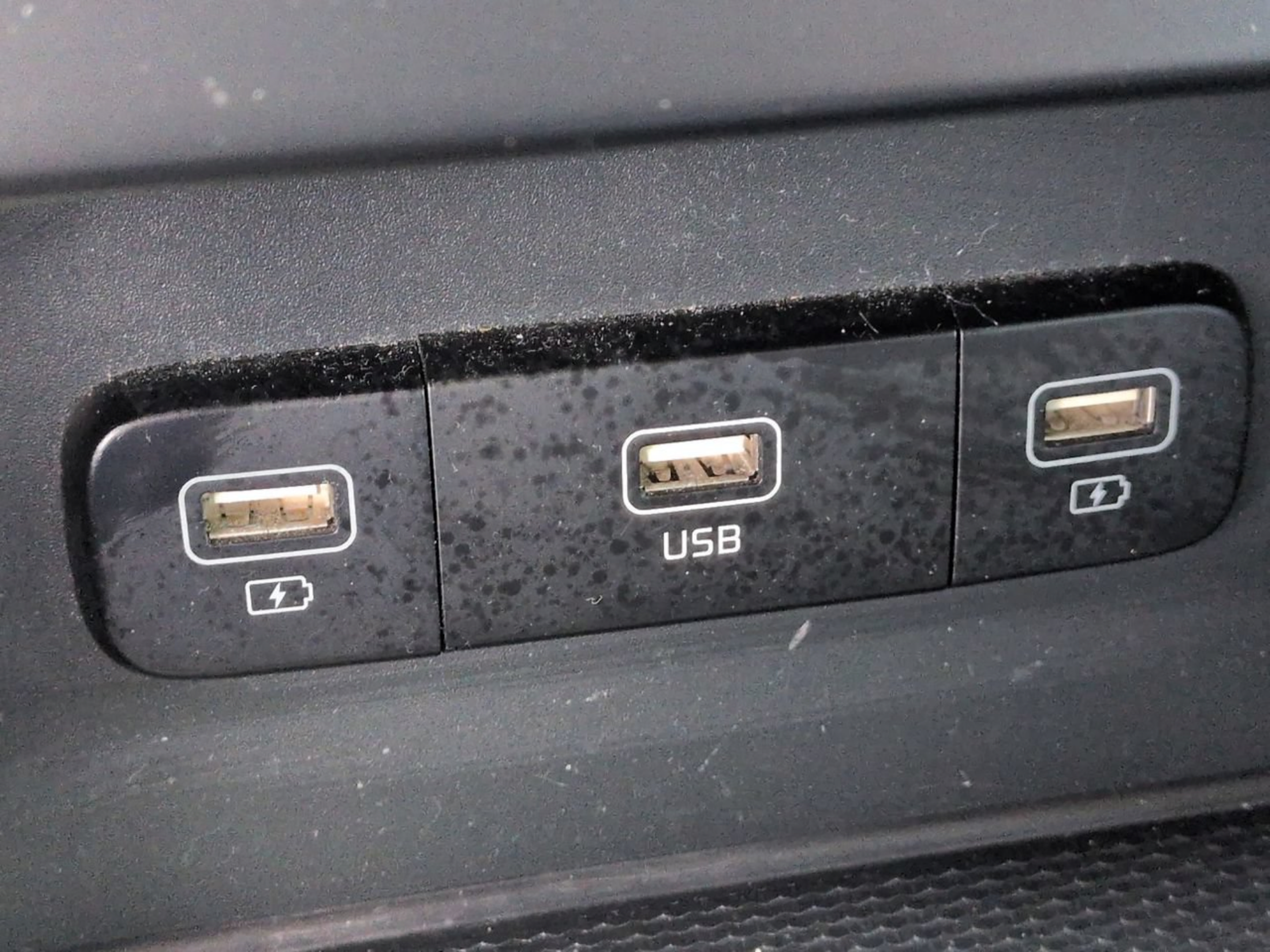 Certified 2023 Kia Carnival LX FWD image 23