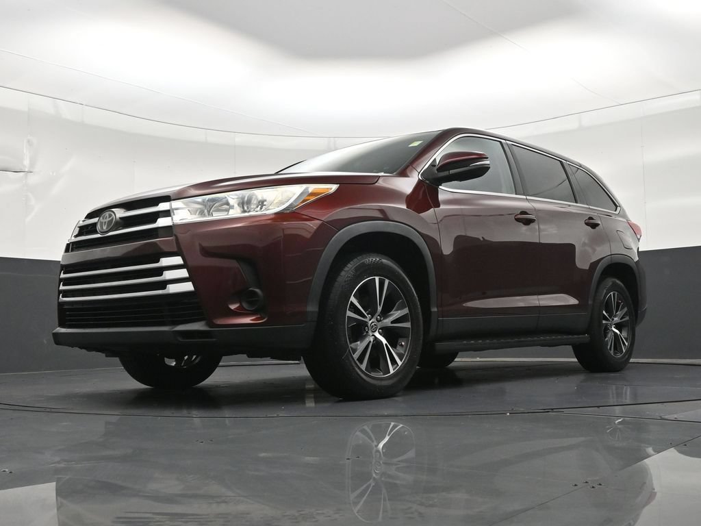 Used 2019 Toyota Highlander LE FWD image 24