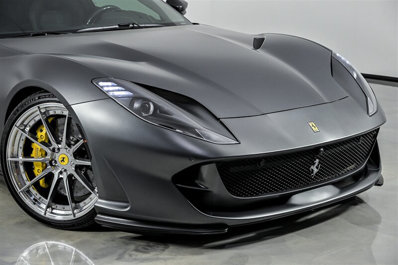 Used 2020 Ferrari 812 Superfast RWD image 2