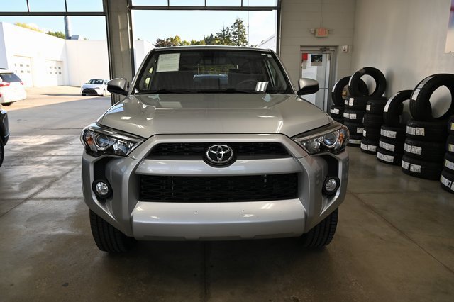 Used 2016 Toyota 4Runner SR5 image 2