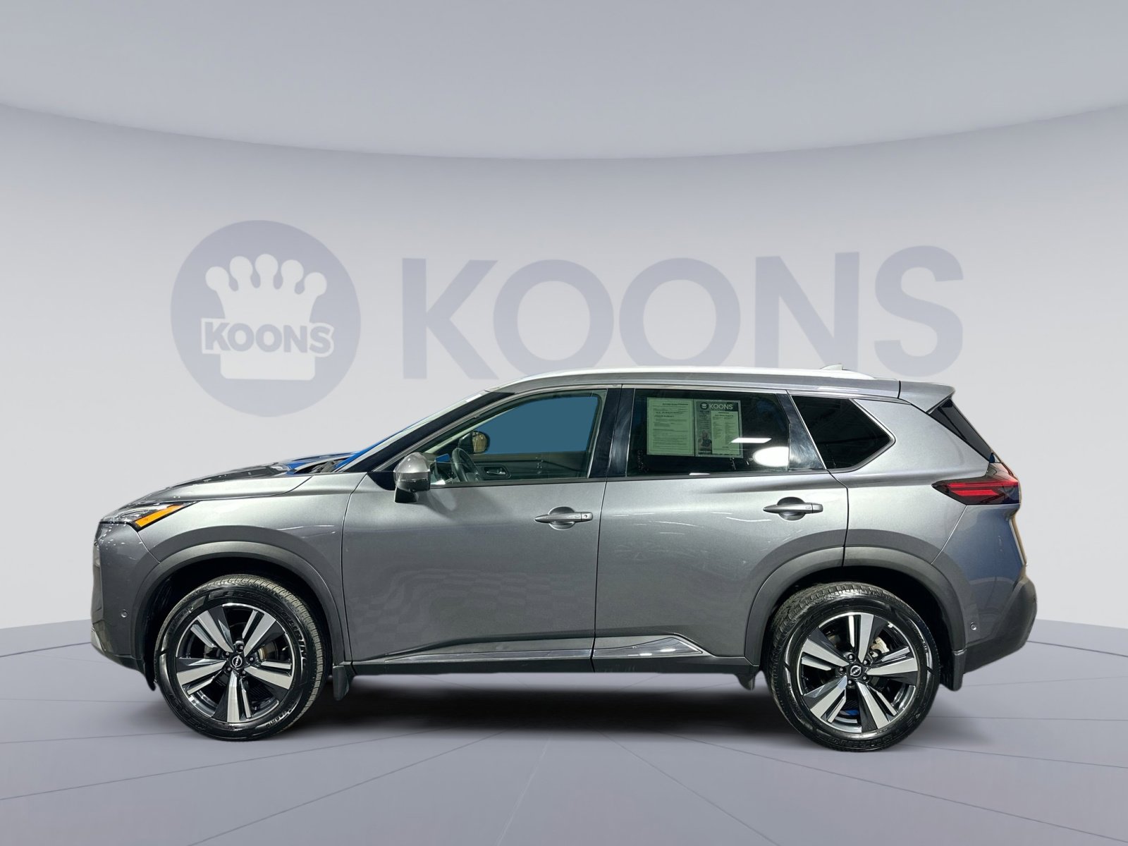 Used 2023 Nissan Rogue SL w/ SL Premium Package image 2