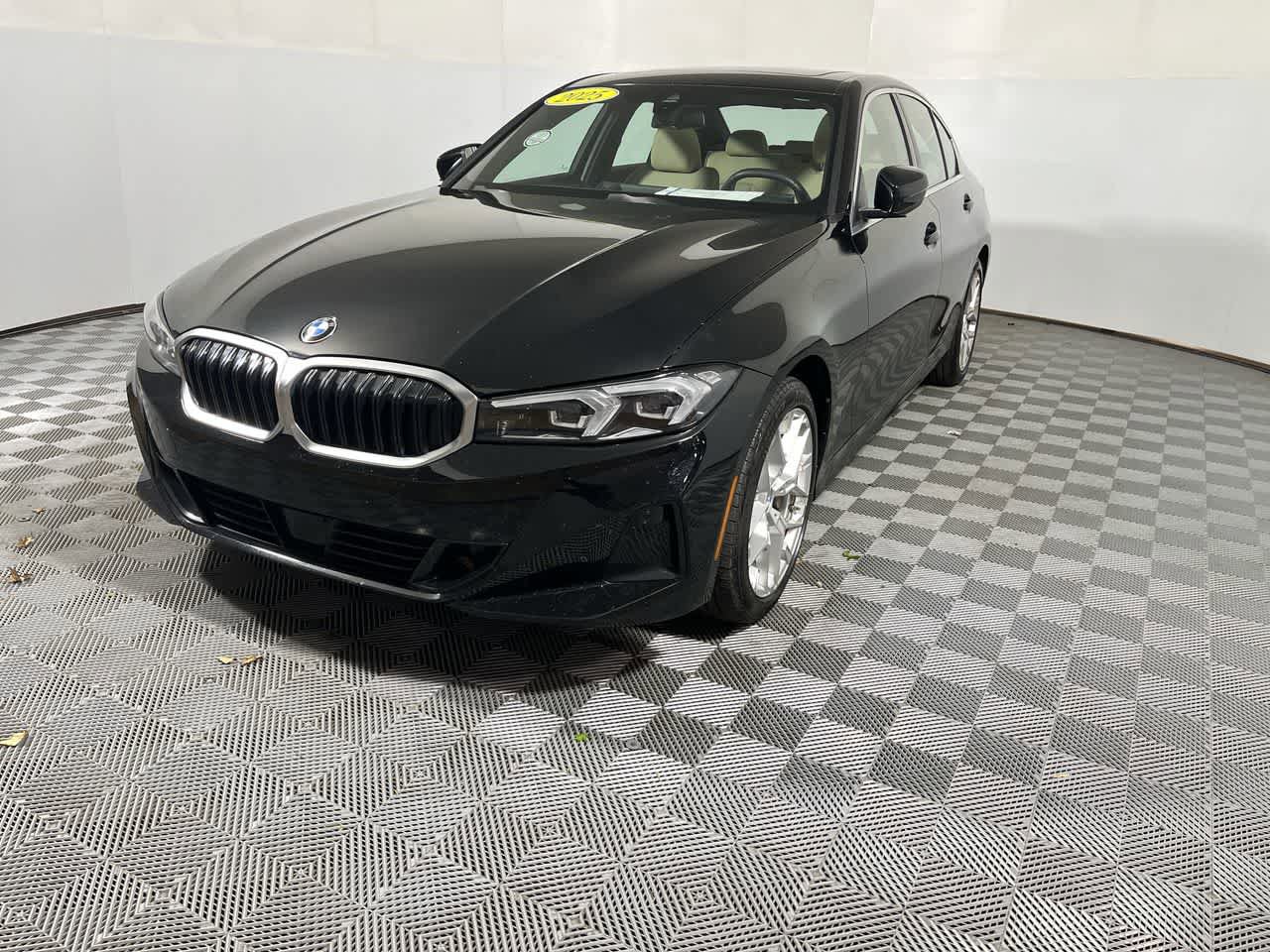 Used 2025 BMW 330i Sedan RWD image 4