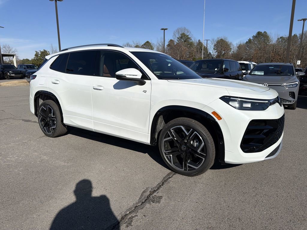 New 2026 Volkswagen Tiguan SEL R-Line image 3