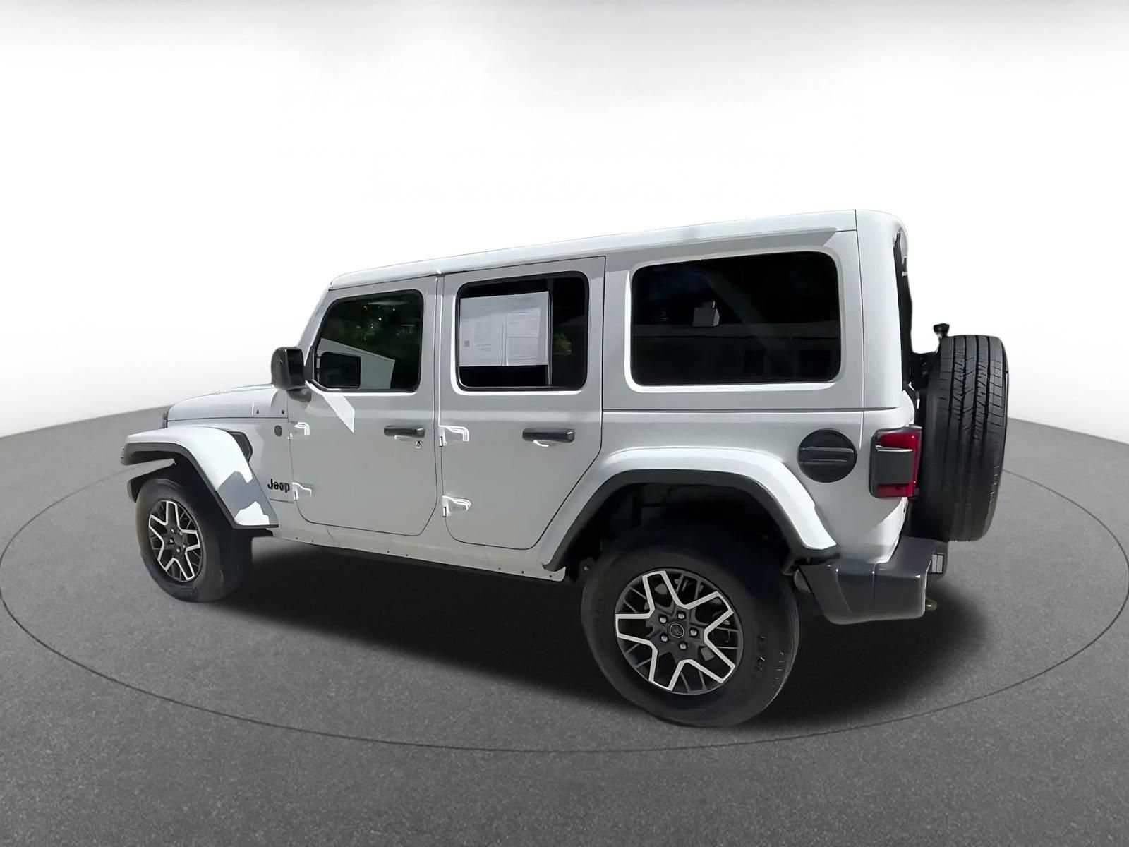 Used 2025 Jeep Wrangler Unlimited Sahara AWD/4WD image 10