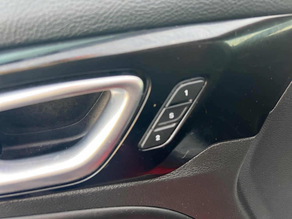 Used 2022 Jeep Compass Limited w/ (RED) Package image 12