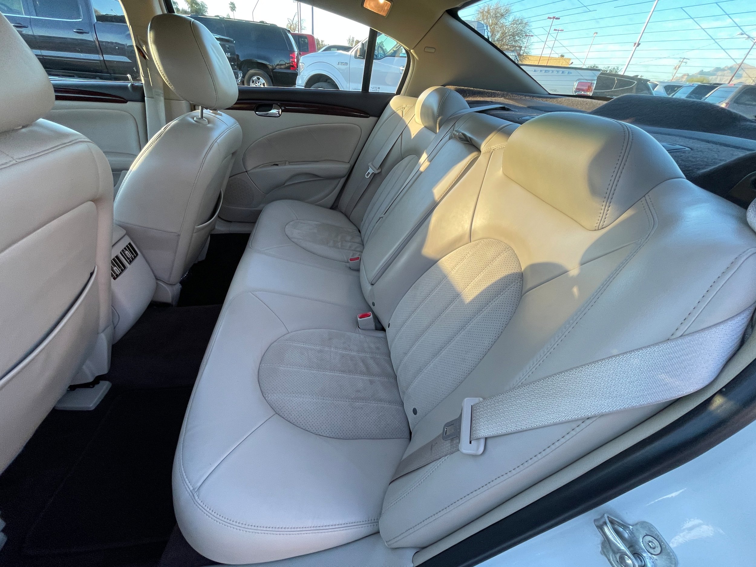 Used 2011 Buick Lucerne Super FWD image 27