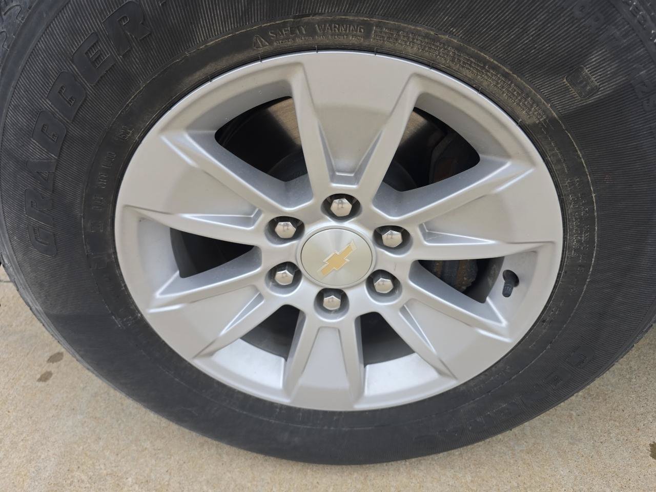Used 2023 Chevrolet Silverado 1500 LT AWD/4WD image 9