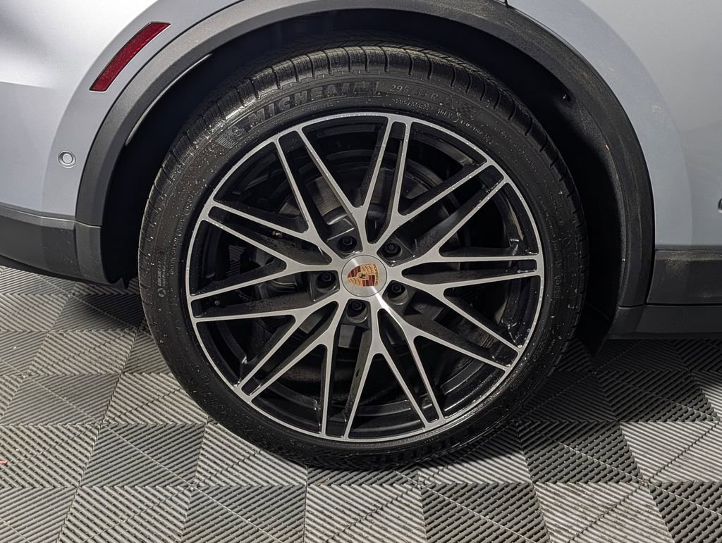 New 2026 Porsche Macan 4 Electric image 13