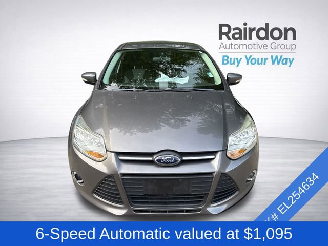 Used 2014 Ford Focus SE w/ SE Sport Package FWD image 2