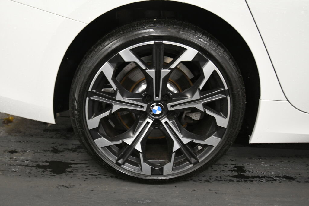 Used 2025 BMW 330i xDrive Sedan w/ Premium Package image 34