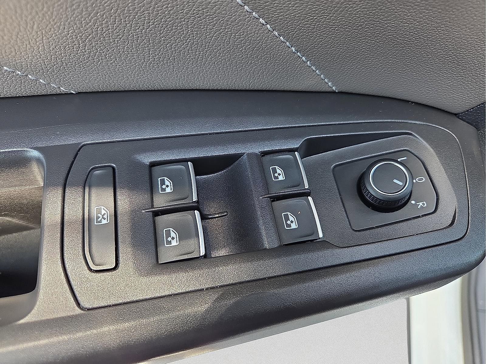 Used 2023 Volkswagen Atlas Cross Sport SEL R-Line image 15