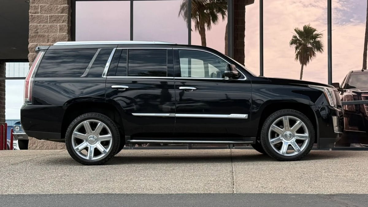 Used 2018 Cadillac Escalade Luxury AWD/4WD image 15