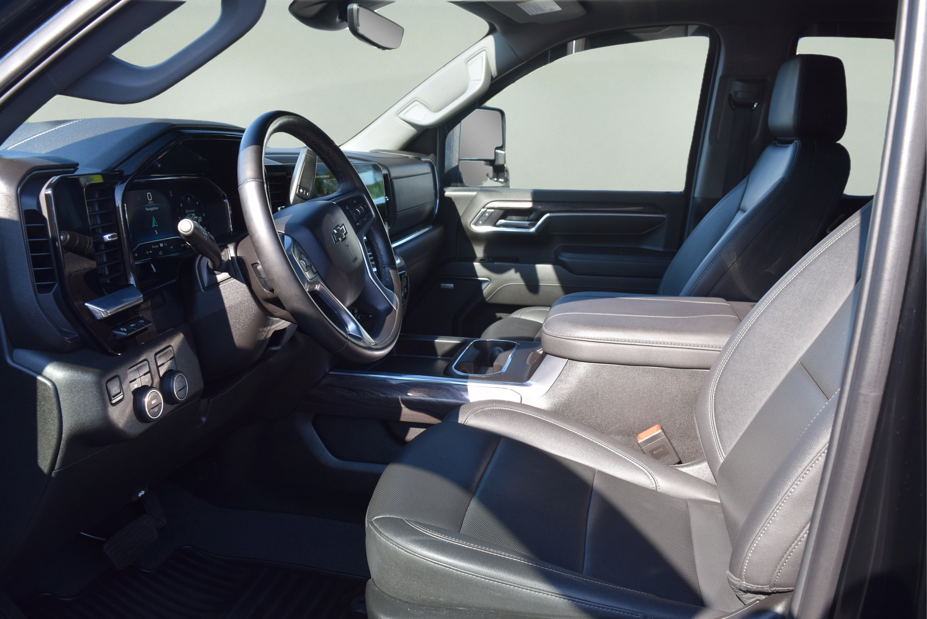 Used 2025 Chevrolet Silverado 2500 LTZ w/ LTZ Plus Package AWD/4WD image 11