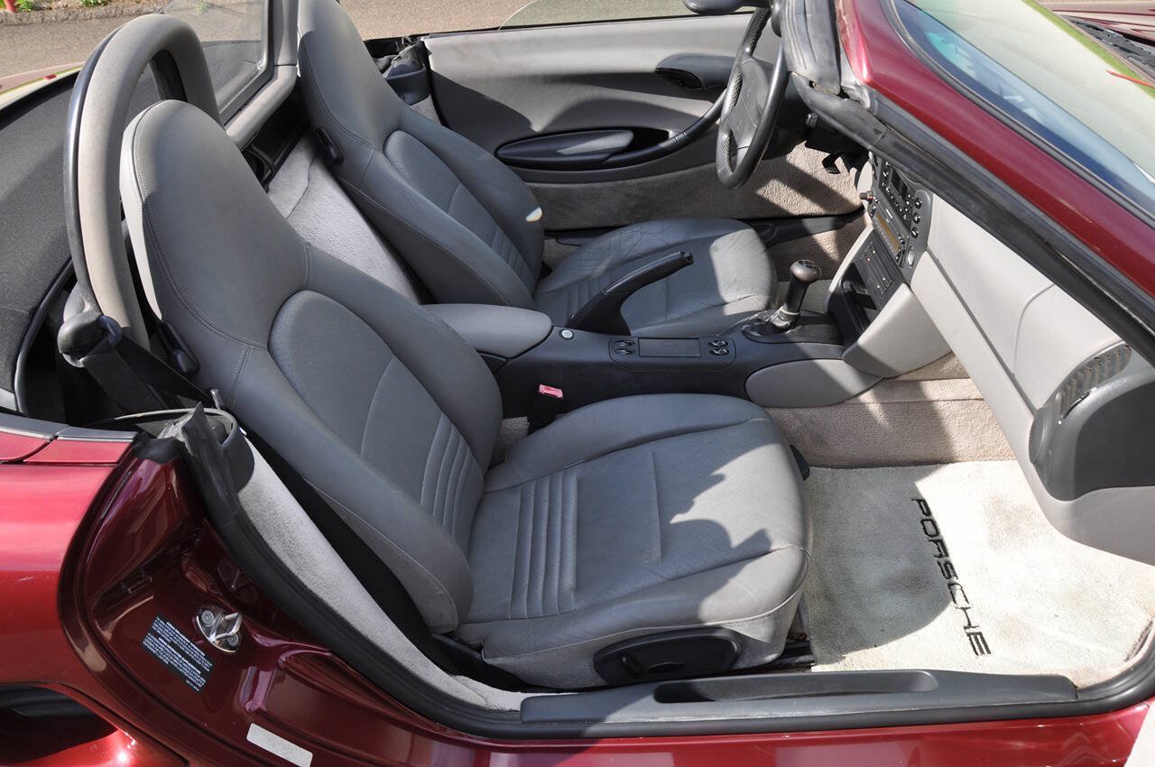 Used 1997 Porsche Boxster RWD image 34