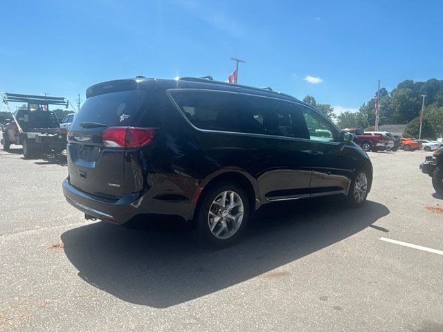 Used 2020 Chrysler Pacifica Limited FWD image 6