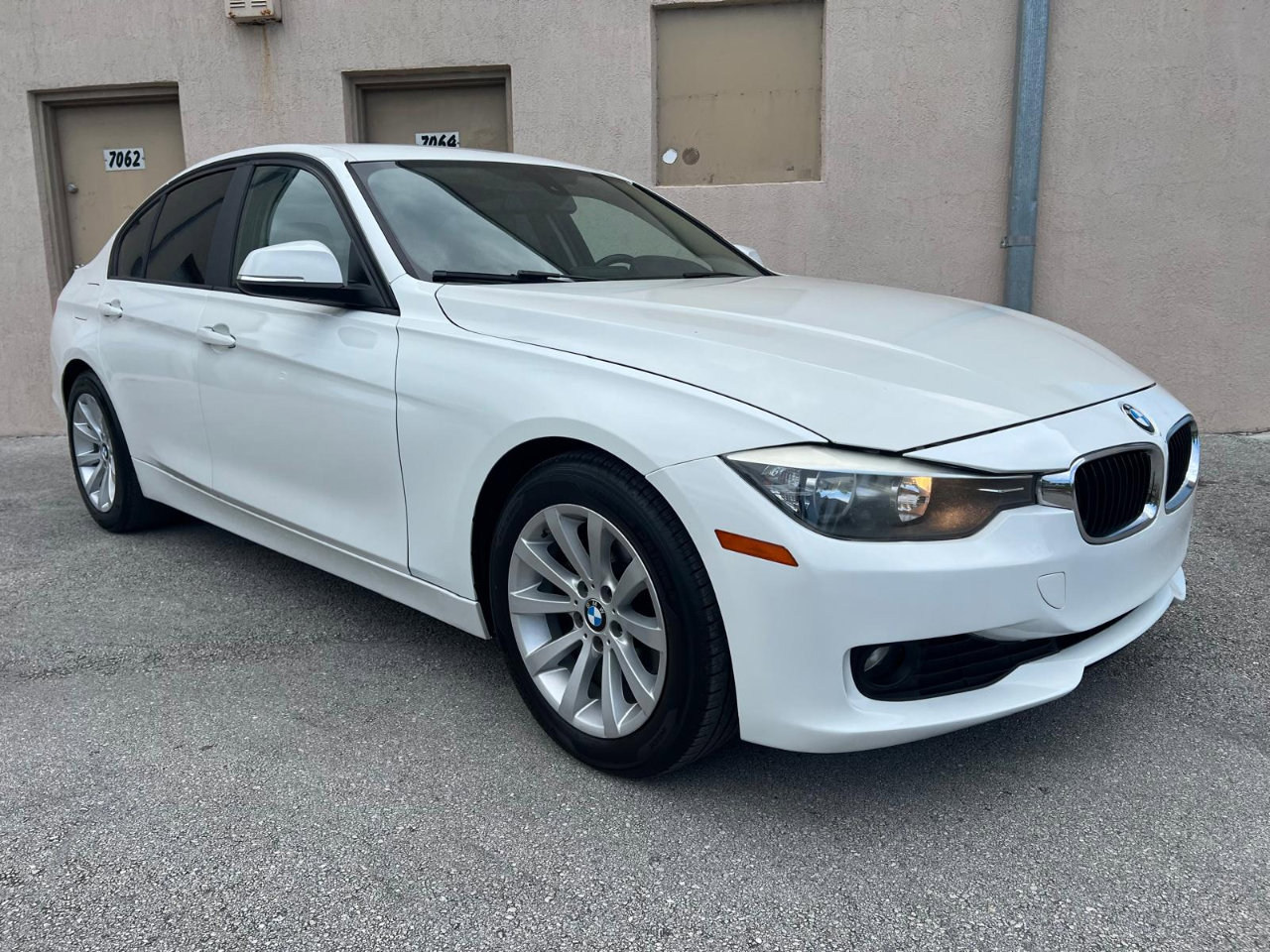 Used 2014 BMW 320i 4dr Sdn 320i RWD image 11