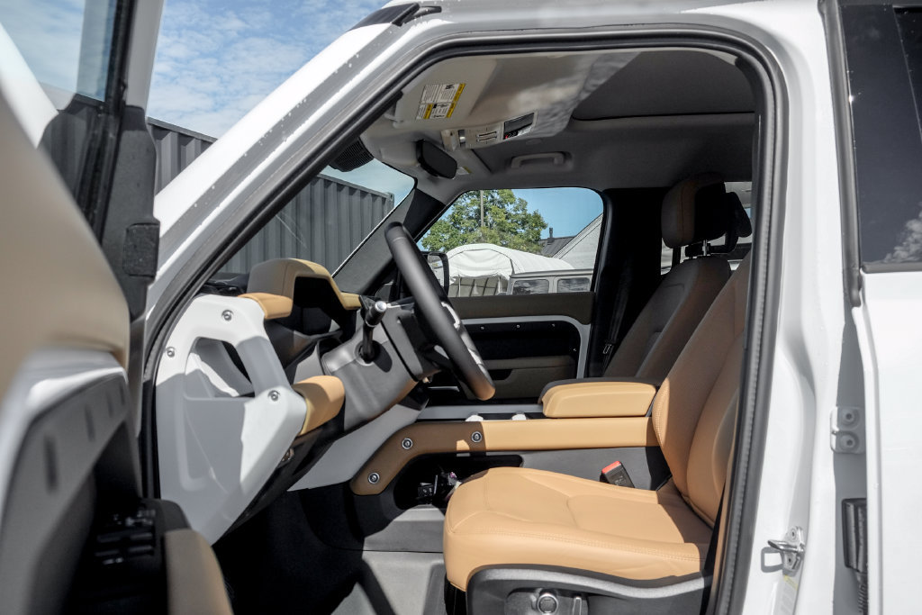 New 2026 Land Rover Defender 130 X-Dynamic SE AWD/4WD image 10