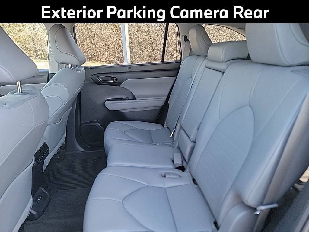 Used 2021 Toyota Highlander XLE image 11